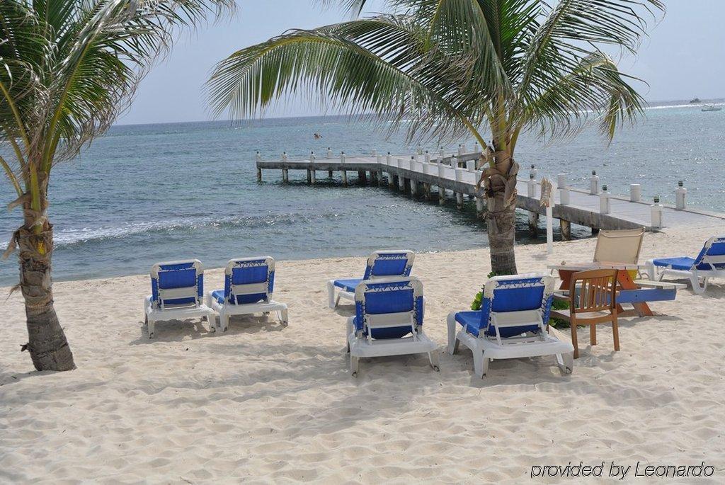Castaways Cayman Beach Resort Grand Cayman Exterior photo